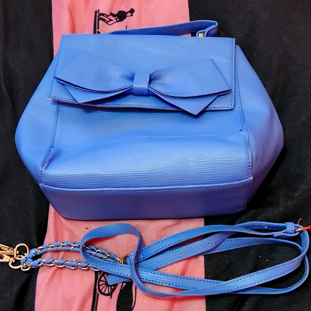 Purse with bow